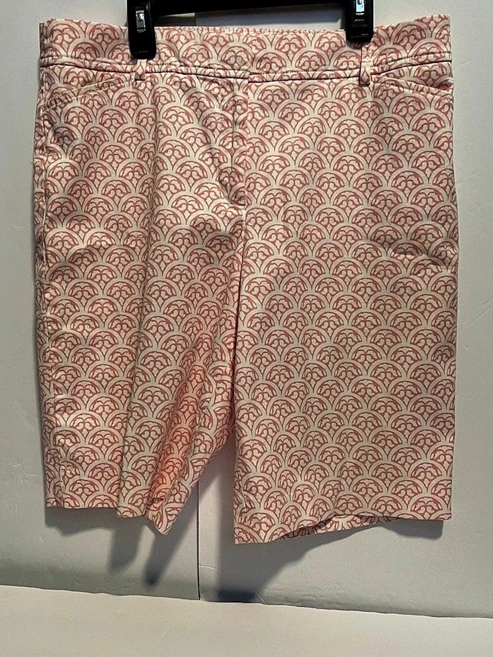 Women’s Talbots 10”’Perfect Short White & Pink High-Rise Bermuda Shorts Size 10